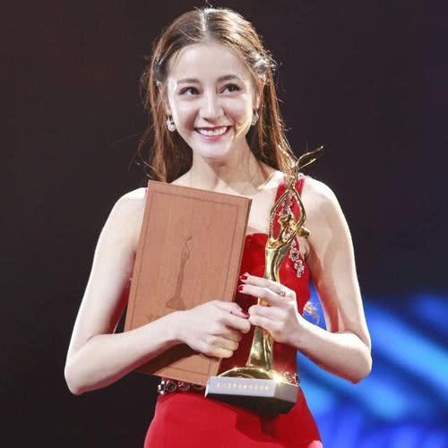 吃瓜娱乐圈 迪丽热巴,瓜田里的娱乐圈明星  第2张